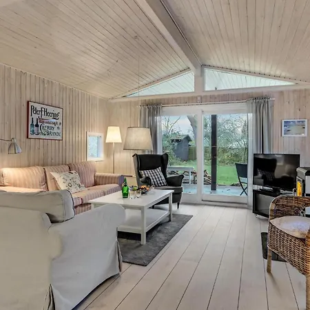 2 Bedroom Cozy In Holiday home *